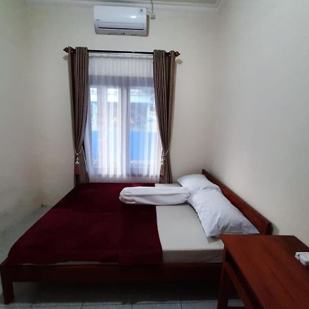 999 Khs Homestay Гилиманук Экстерьер фото