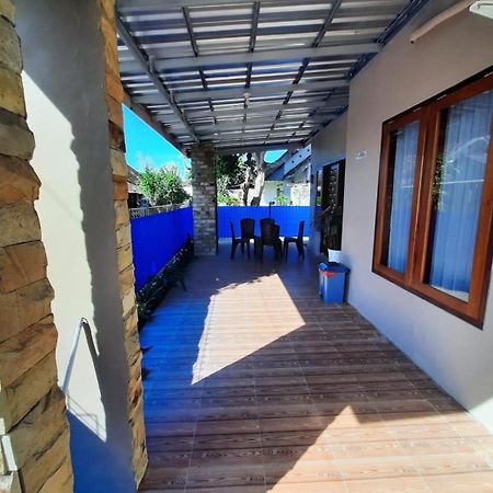 999 Khs Homestay Гилиманук Экстерьер фото