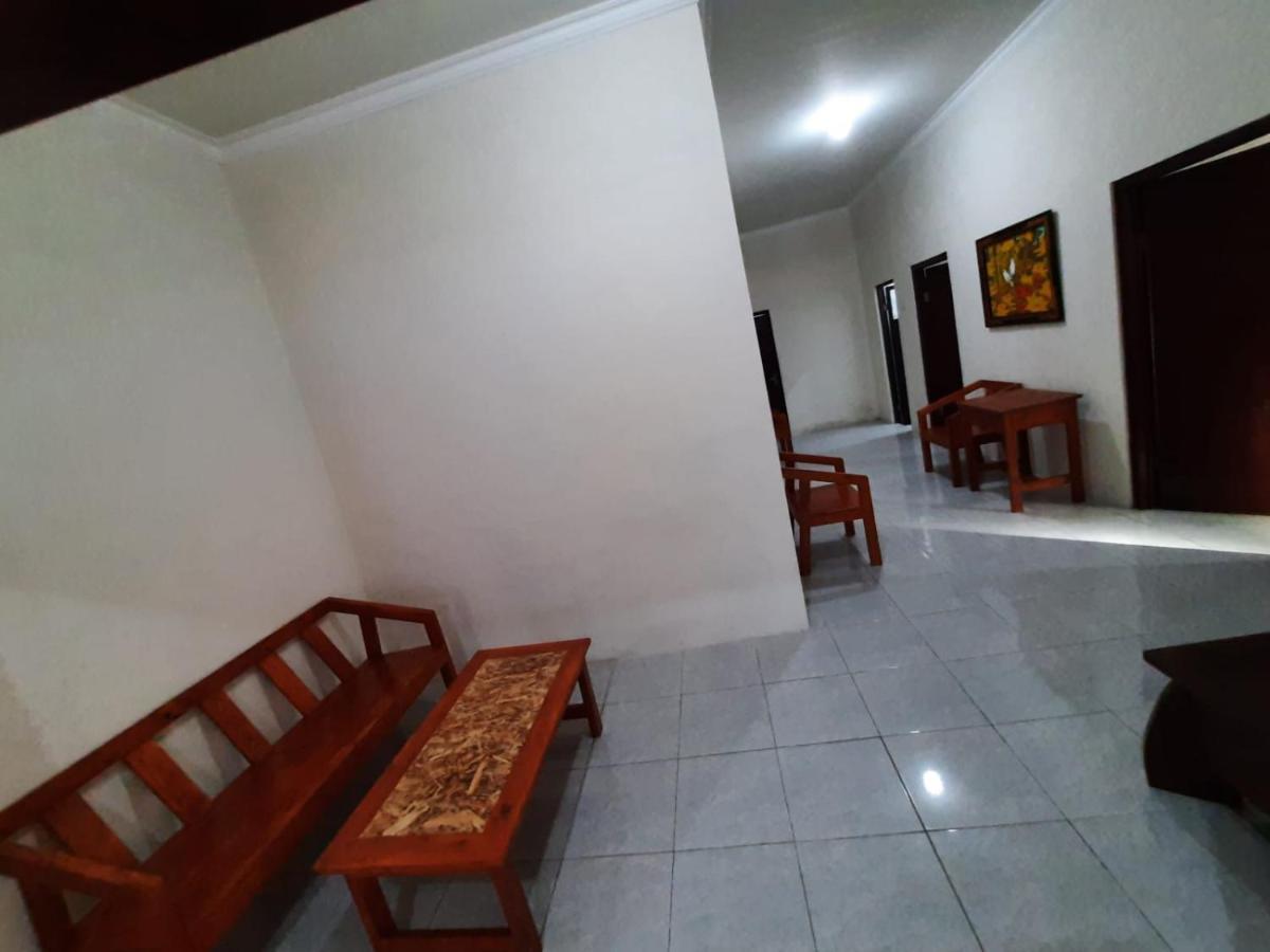 999 Khs Homestay Гилиманук Экстерьер фото