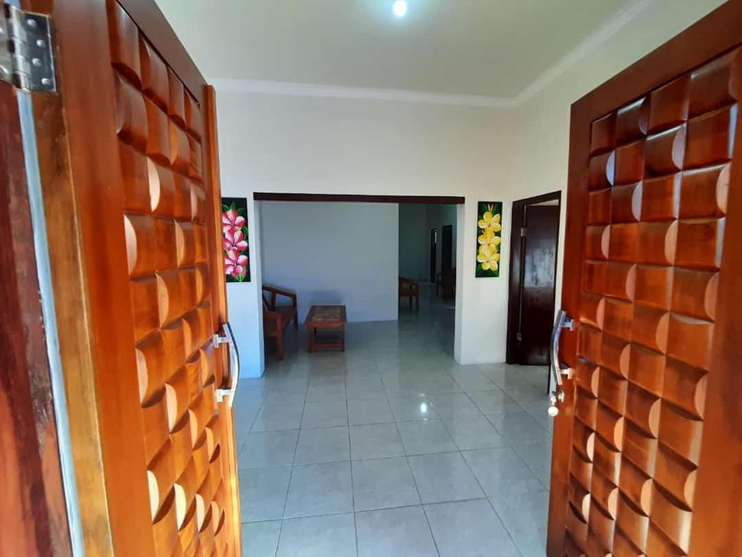 999 Khs Homestay Гилиманук Экстерьер фото