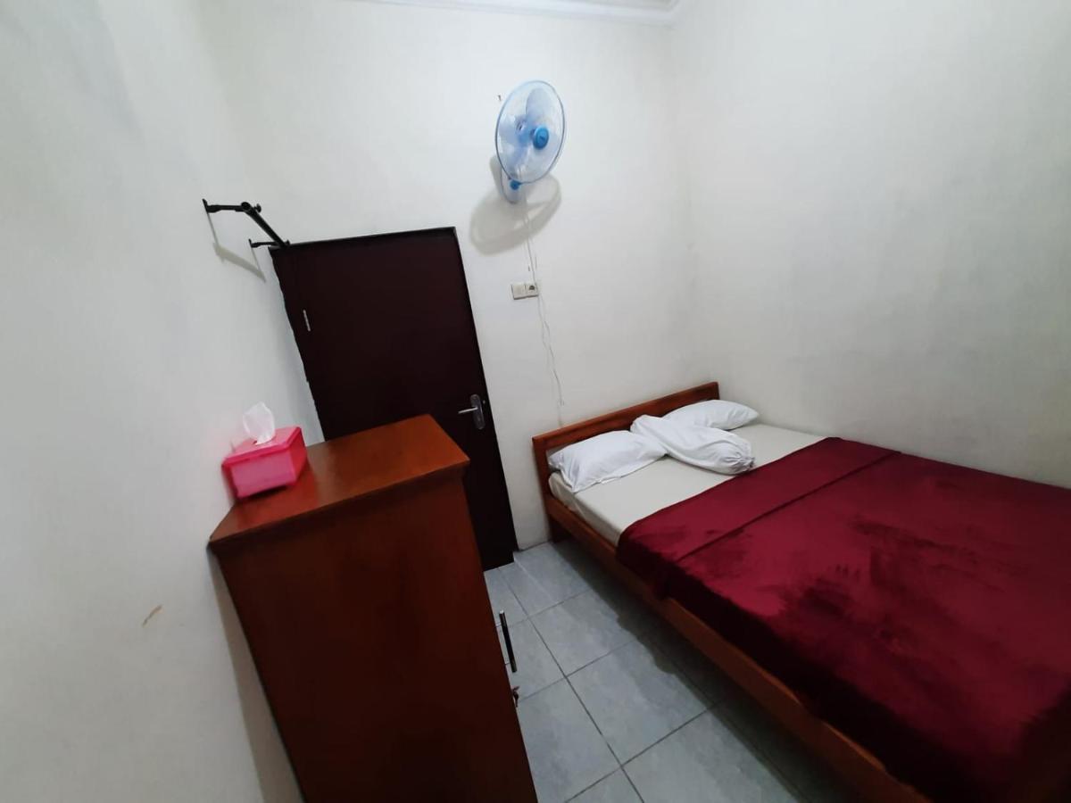 999 Khs Homestay Гилиманук Экстерьер фото