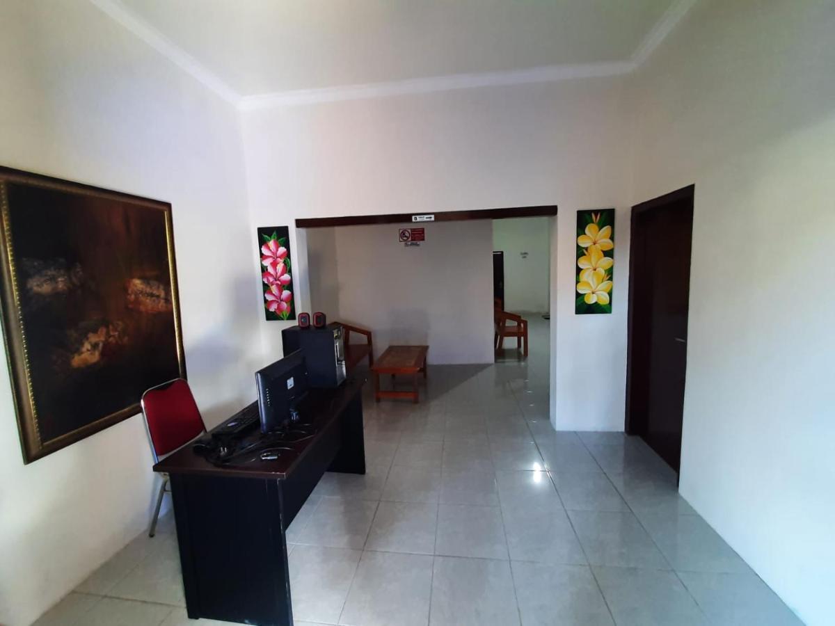 999 Khs Homestay Гилиманук Экстерьер фото