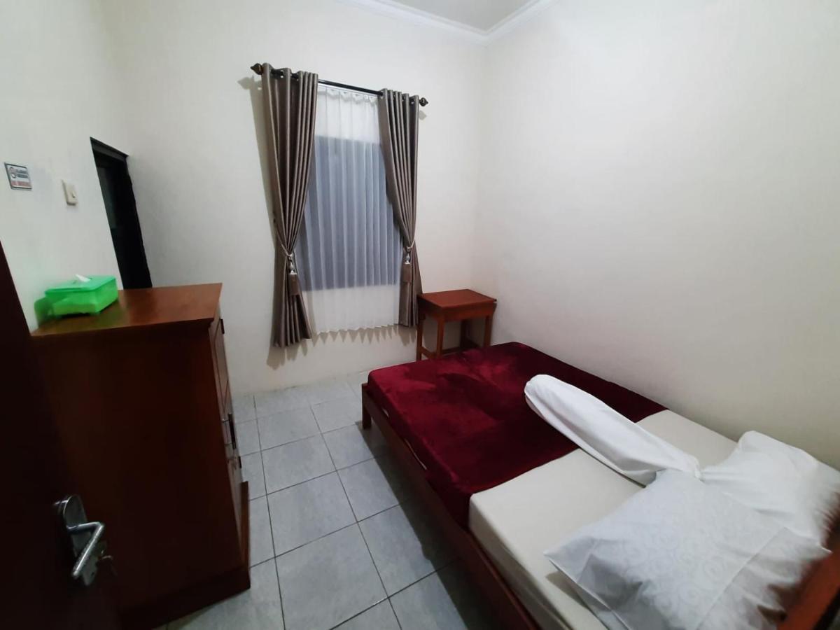999 Khs Homestay Гилиманук Экстерьер фото