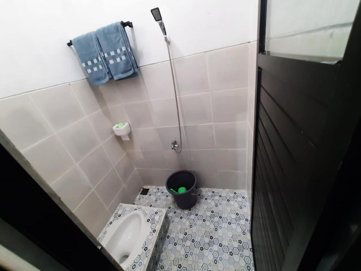 999 Khs Homestay Гилиманук Экстерьер фото