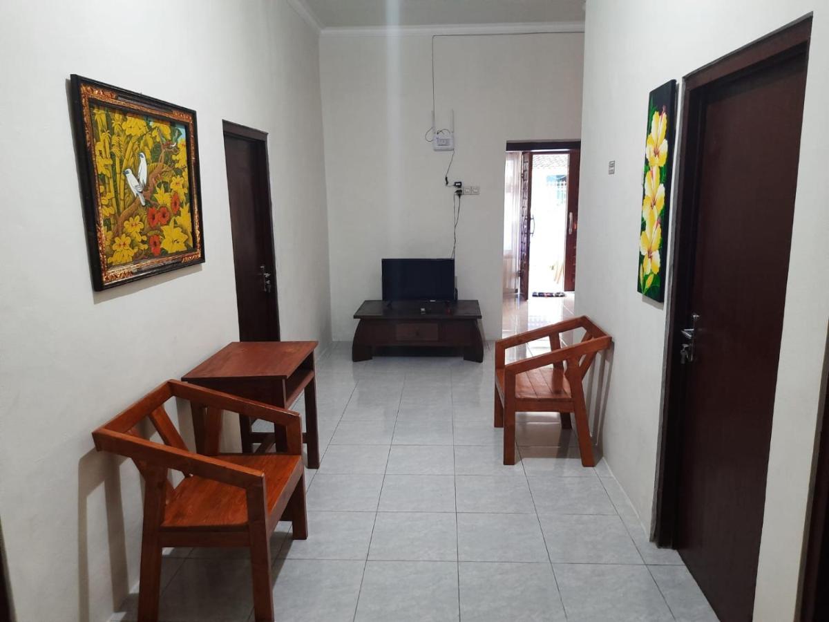 999 Khs Homestay Гилиманук Экстерьер фото