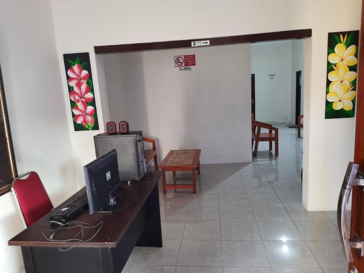 999 Khs Homestay Гилиманук Экстерьер фото