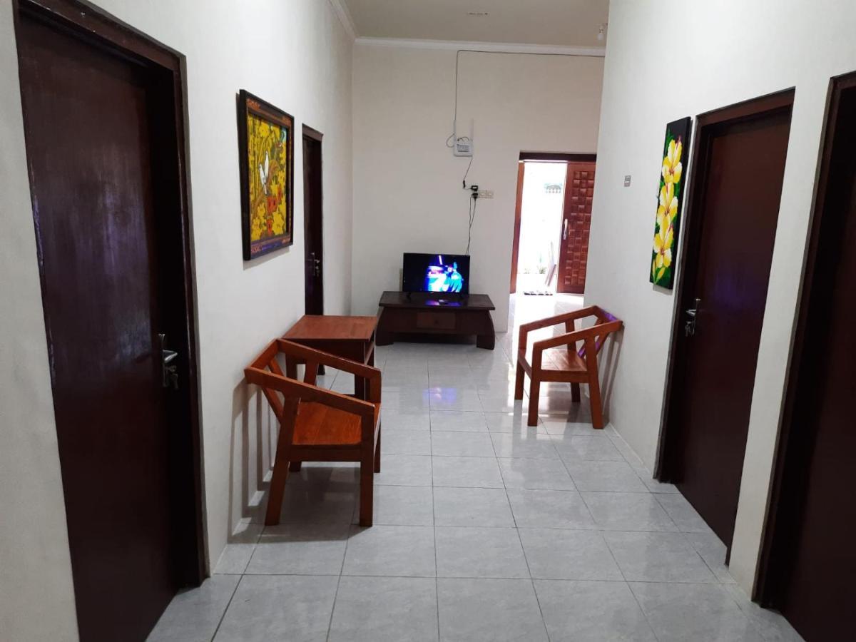 999 Khs Homestay Гилиманук Экстерьер фото