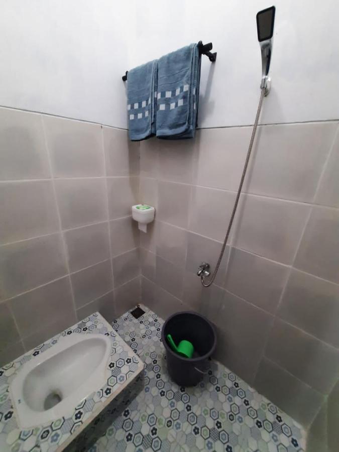 999 Khs Homestay Гилиманук Экстерьер фото