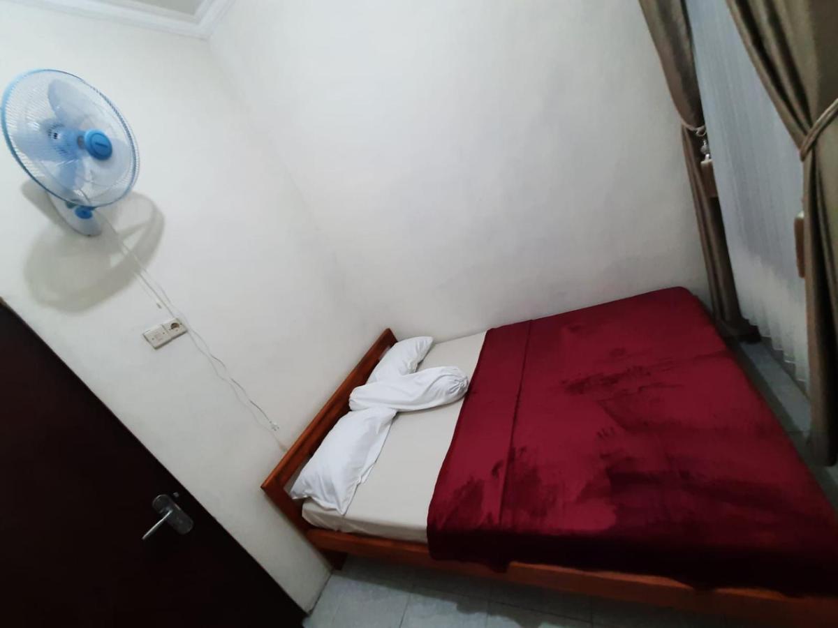 999 Khs Homestay Гилиманук Экстерьер фото